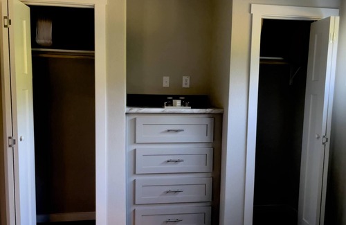 Sardis Maison | Charming Tiny Home on 60 Acres- Near Ole Miss, Sardis Lake, & Safari Animal Park