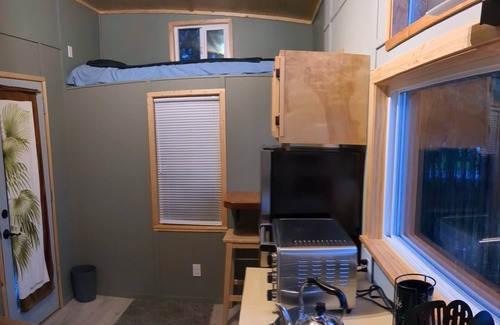 Everson Maison | Charming tiny house bungalow at Nugents Corner with WiFi & Baker Mt close by.