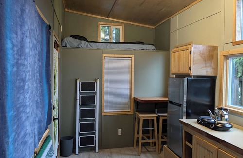 Everson Maison | Charming tiny house bungalow at Nugents Corner with WiFi & Baker Mt close by.