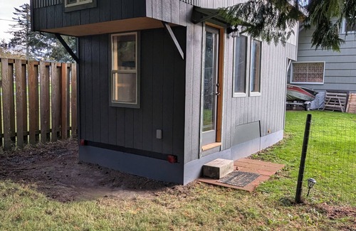 Everson Maison | Charming tiny house bungalow at Nugents Corner with WiFi & Baker Mt close by.