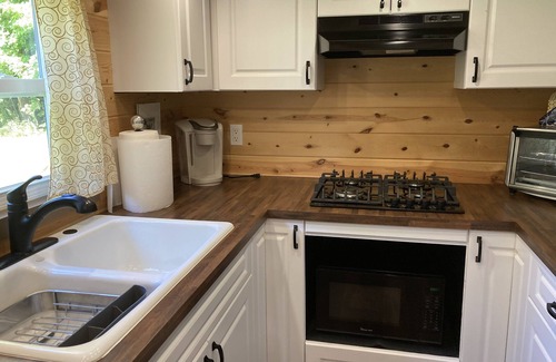 Richmond Maison | Charming Tiny House on 10 Wooded Acres