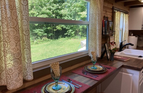 Richmond Maison | Charming Tiny House on 10 Wooded Acres