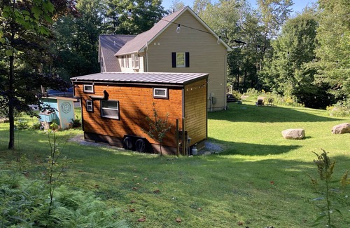 Richmond Maison | Charming Tiny House on 10 Wooded Acres