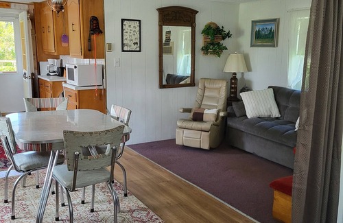 Eagle Lake Maison | Charming Tiny House in Eagle Lake. All you need to bring is your cloths & food.
