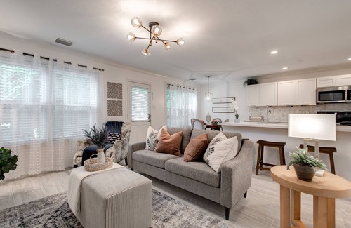 Alden Bridge Maison | Charming Townhome, 3 beds, 2.1 baths, 2 car garage