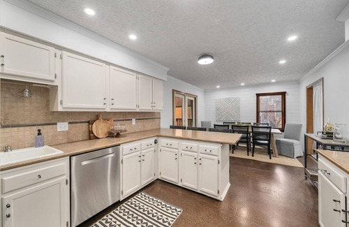 Downtown Columbus Maison | Charming townhouse , 1 mile from OSU & Downtown in VIBRANT Short North District.