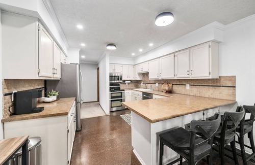 Downtown Columbus Maison | Charming townhouse , 1 mile from OSU & Downtown in VIBRANT Short North District.