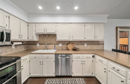 Downtown Columbus Maison | Charming townhouse , 1 mile from OSU & Downtown in VIBRANT Short North District.