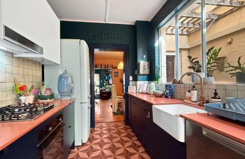 Newcastle East Maison | Charming Townhouse Steps from Newcastle Beach