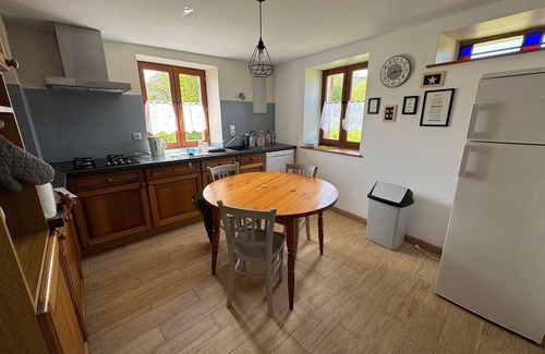 Taintrux Autre | Charming traditional farmhouse, relaxation and nature