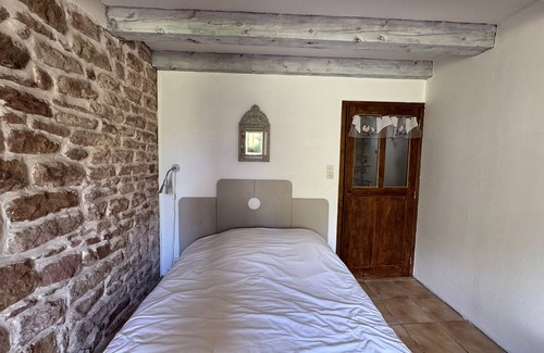 Taintrux Autre | Charming traditional farmhouse, relaxation and nature