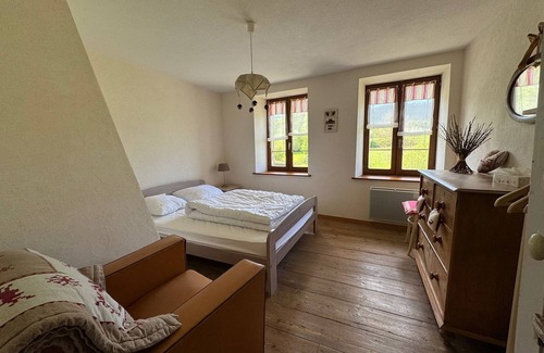 Taintrux Autre | Charming traditional farmhouse, relaxation and nature