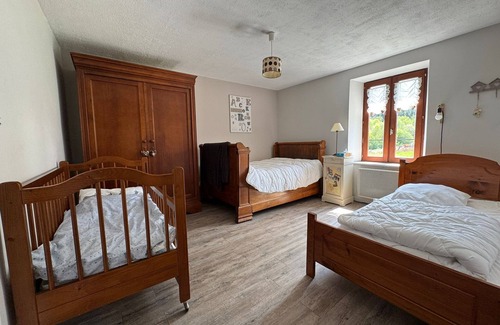 Taintrux Autre | Charming traditional farmhouse, relaxation and nature