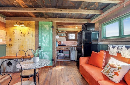 Lampasas Cabine | Bird's Nest at Bent Tree Ranch I Tree House