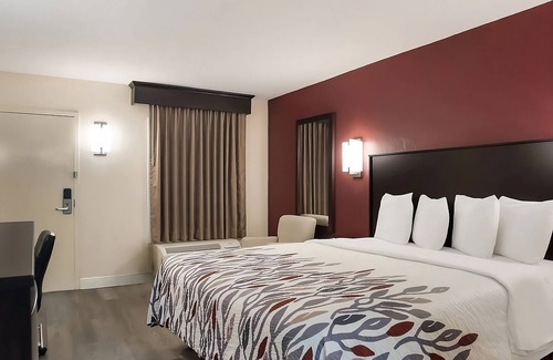 Tupelo Hôtel | Charming Tupelo Retreat! Pool, Free Parking, Near Elvis Presley Birthplace