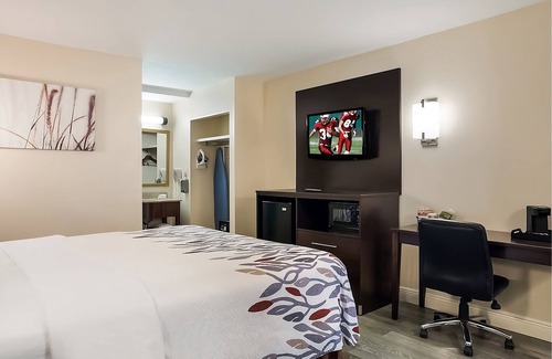 Tupelo Hôtel | Charming Tupelo Retreat! Pool, Free Parking, Near Elvis Presley Birthplace