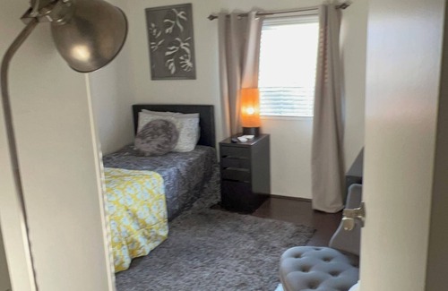 Bonita Maison | Charming Twin room next the The Clairmont Colleges Cal Poly Pomona