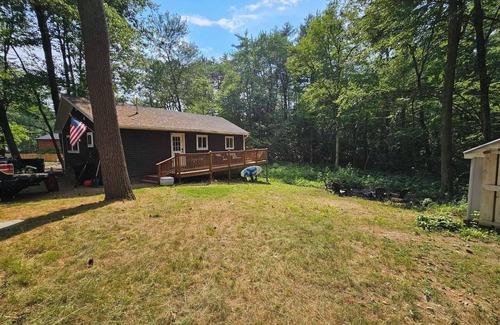 South Sanford Cottage | Charming two bedroom lake cottage