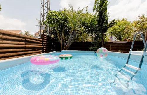 Rishon LeTsiyon Maison | Charming Unit with Pool and Great Amenities