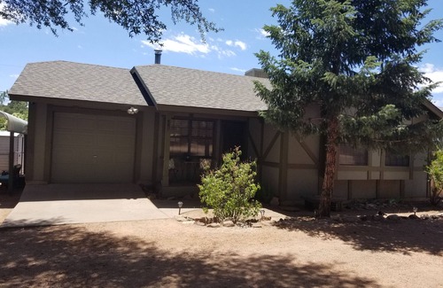 Payson Maison | Charming, updated 2 BA/2BR cottage in Payson, w/ AC. Dog friendly.