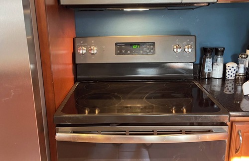 Springfield Maison | Charming updated 2 BR/2BA+Den home close to Capitol & Medical Complex
