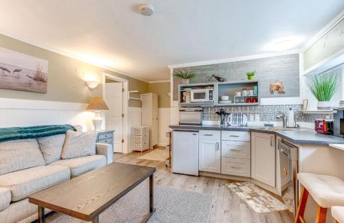 Lake Stevens Maison | Charming Updated Retreat Walk to Lake Stevens!