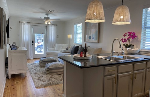 West Riverside Maison | Charming Uptown shotgun centrally located near to Audubon Park & Magazine Street