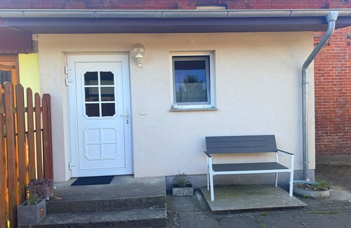 Rostock Appartement | Charming vacation apartment near the Baltic Sea - large garden, relaxed/green, cozy.