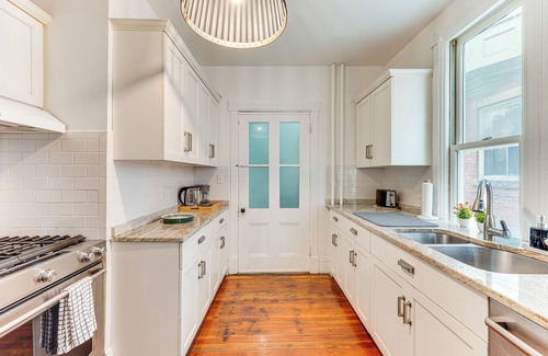 Newburgh Maison | Charming Victorian Retreat w/ Hudson River Views