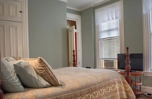 Ranshaw Lit Et Petit-Déjeuner | Pistachio-Teaberry: Cozy 2 Room suite with WiFi and AC in charming Shamokin