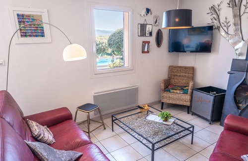 Mollans-sur-Ouveze Villa | Villa de charme face au ventoux, à 1km du village avec piscine chauffée.