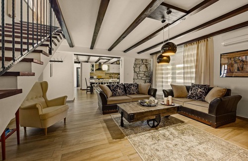 Topid Villa | Villa Antoana