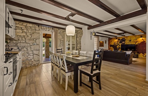 Topid Villa | Villa Antoana