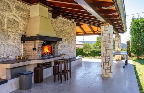 Topid Villa | Villa Antoana