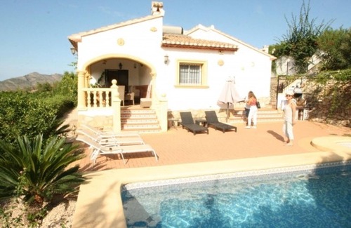 Orba Villa | Villa à Orba : 6 pers, piscine privée, clim, jardin, BBQ, proche centre