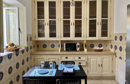 Se Maison | Charming Villa in the CITY CENTER w/ OUTDOOR PATIO! FREEPARKING