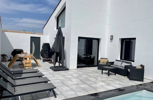 Villedoux Maison | Charmante villa aux portes de La Rochelle avec piscine chauffée.