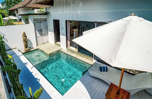 Padonan Villa | Charming Villa Sunflower with private Pool -Canggu