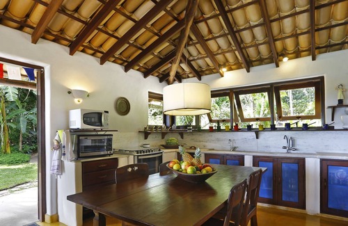Trancoso Villa | Belle villa avec piscine et vue sur la mer, à 300 m de l'Histoire Square!