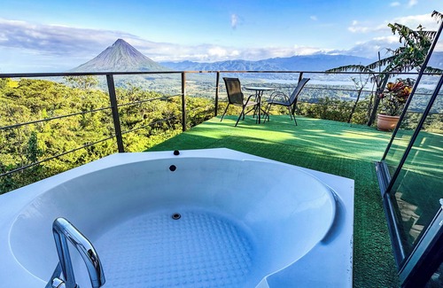 La Fortuna Villa | Charming villa with AC and outdoor Tub in La Fortuna.