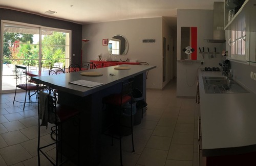 Saint-Dezery Villa | ville de tradition provencale
