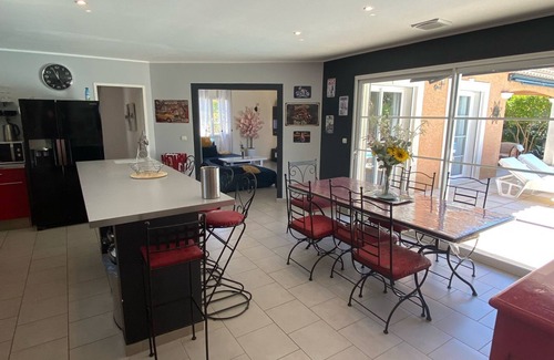 Saint-Dezery Villa | ville de tradition provencale