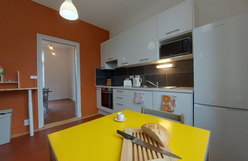 Crucey-Villages Cottage | Maison de Charme à la Campagne avec Jardin, Billard, Baby-foot et Terrasse en Teck