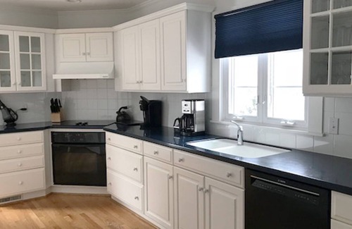 Pittsford Maison | Charmante maison de village. Marchez vers tout: restaurants, boutiques et sentier du canal