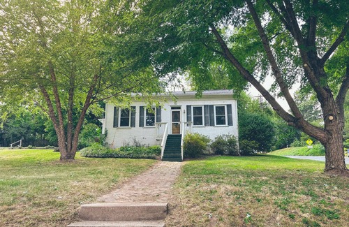 Petersburg Maison | Charming Vintage Bunglow