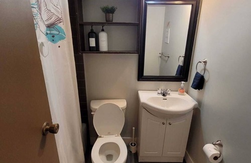 Eau Claire Appartement | Charming Vintage Studio Escape in Downtown Calgary