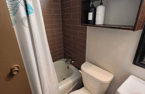 Eau Claire Appartement | Charming Vintage Studio Escape in Downtown Calgary