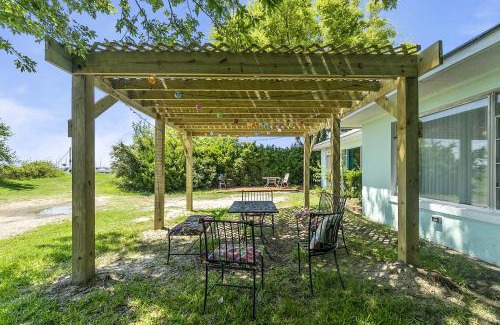 Norfolk Maison | Charming Waterfront Cabin Cabin