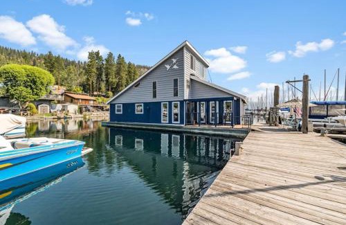 Bayview Maison | Charming Waterfront Float Home with Panoramic Lake Views