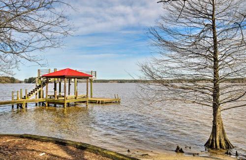 Ridgeway Maison | Charming Waterfront Ridgeway Cabin with Dock!